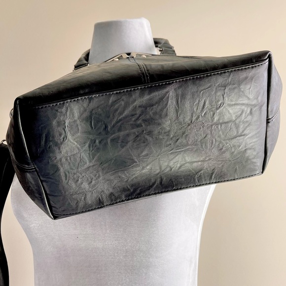 Bueno Leather Convertible Tote Bag - Picture 5 of 6